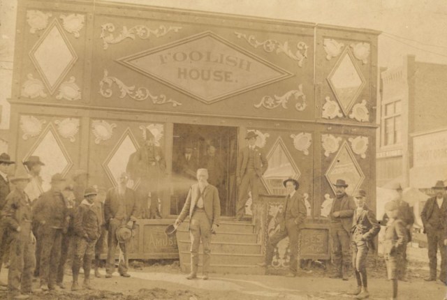 c1900 TRAVELING CIRCUS AMUSEMENT SIDE SHOW, MEN BOYS PERFORMERS at FOOLISH HOUSE