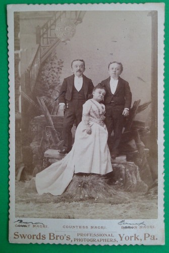circus sideshow Count, Baron and Countess Magri