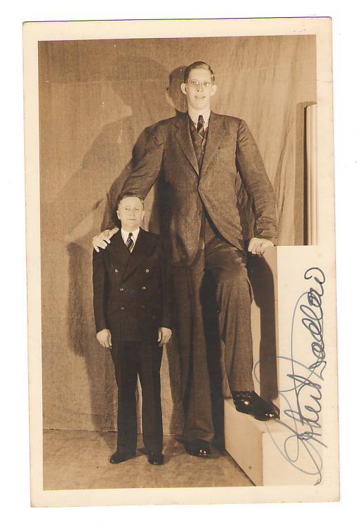 sideshowRobert Wadlow signed photo postcard 1939